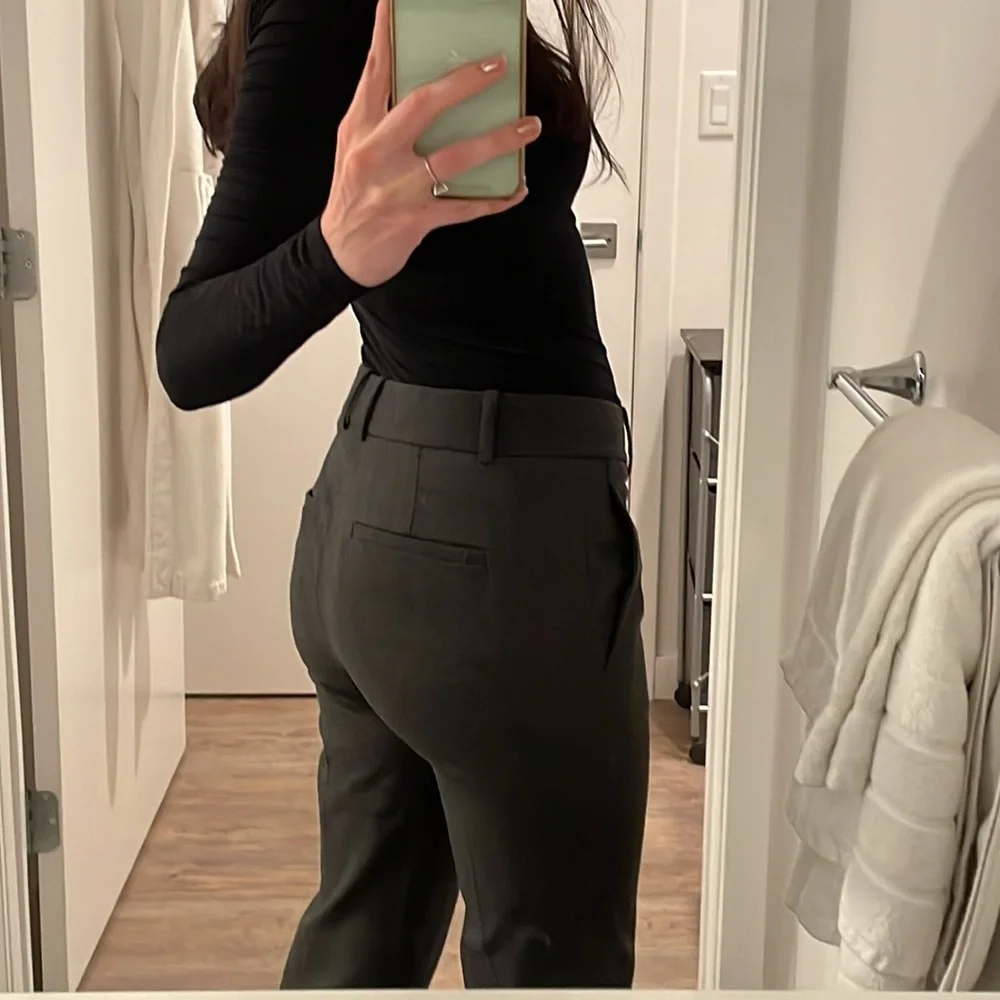 Theory Size 4 Gray Wool Slacks 🌚 - Picture 5 of 9